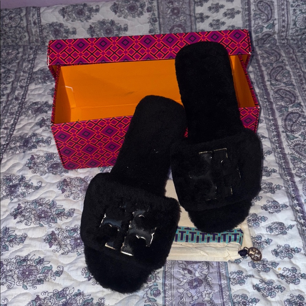 Tory Burch Sherling stearling fur slide’s sandals New in box